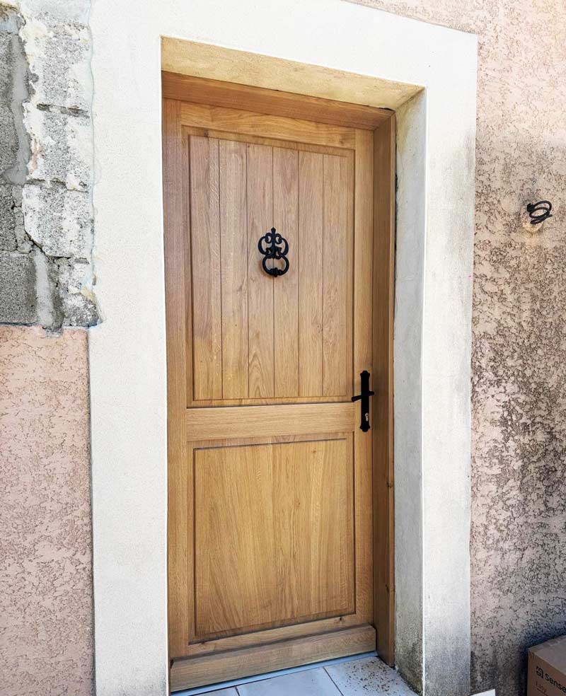 Agencement extérieur porte en bois