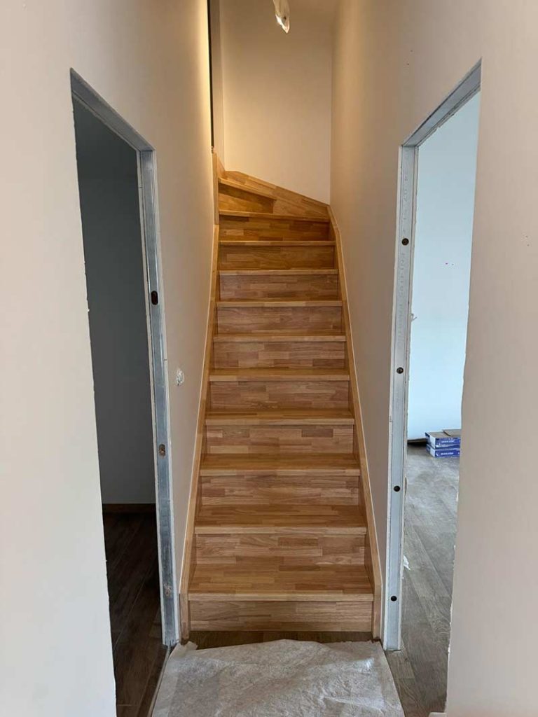 Escalier bois à Mèze