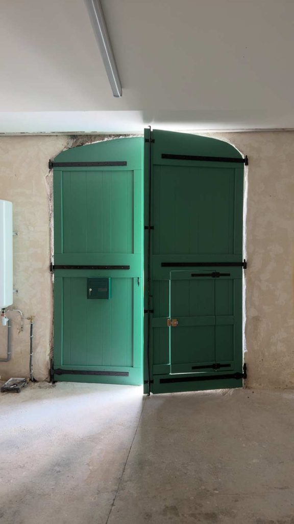 Renovation porte bois massif à Mèze
