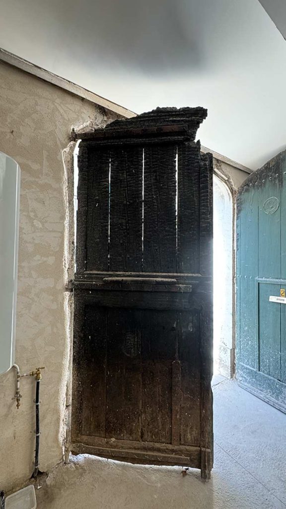 Renovation porte bois massif à Mèze